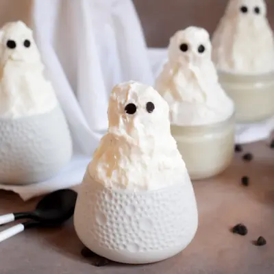 Part de Mousse chocolat blanc & vanille en fantôme (Halloween)