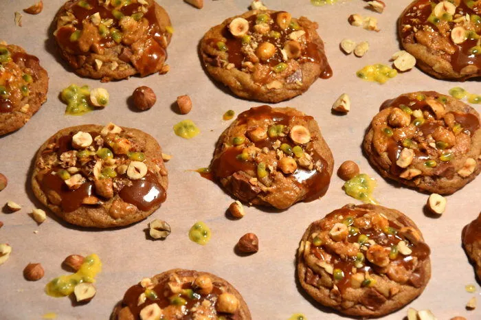 Cookies noisette, chocolat au lait & fruit de la passion (inspiration Cédric Grolet)