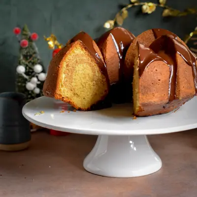 Part de Bundt Cake vanille, spéculoos & chocolat