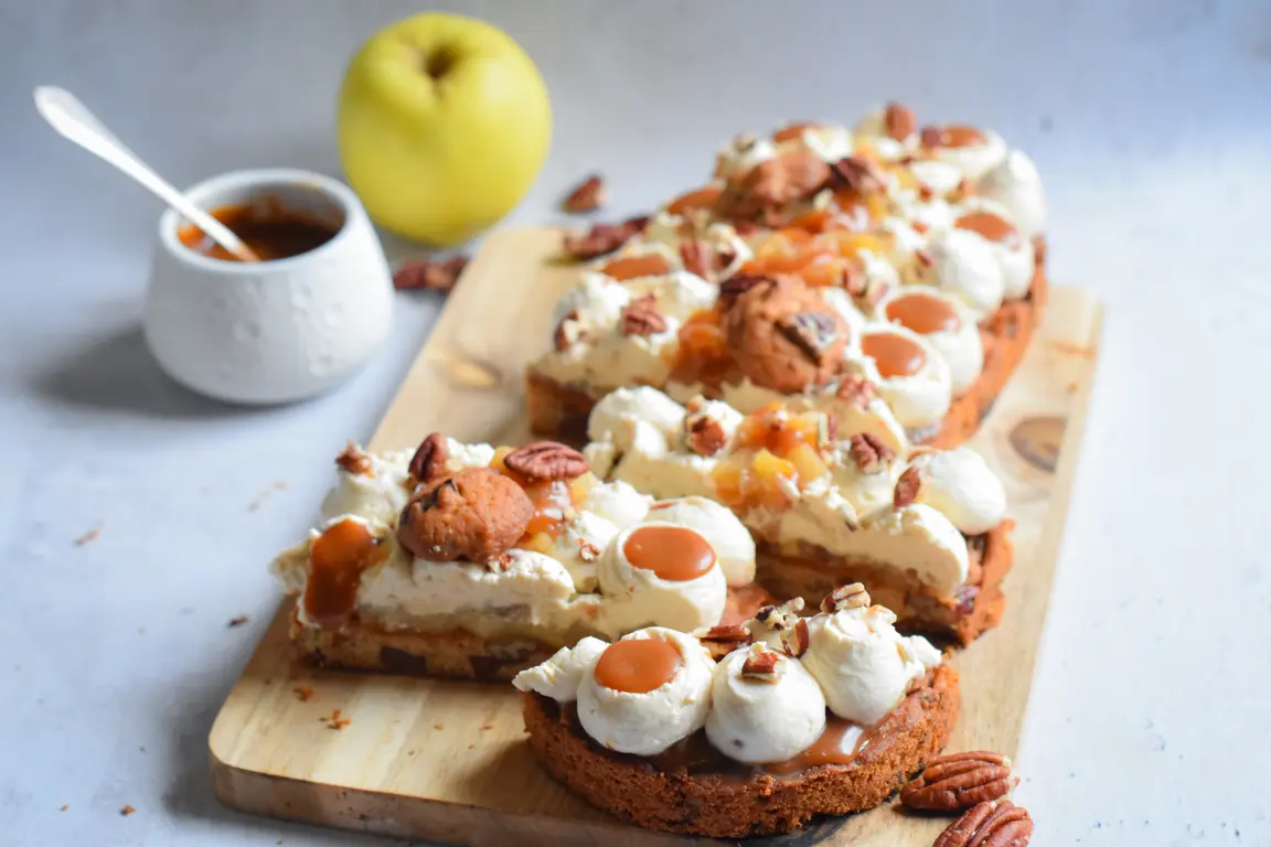 Tarte cookie pomme, caramel beurre salé & noix de pécan