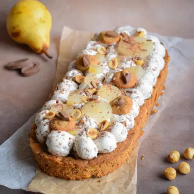 Part de Pear Cookie Tart with Milk Chocolate & Hazelnut