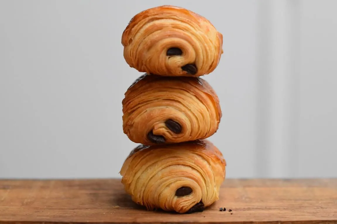  Pains au chocolat & croissants