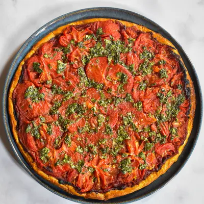 Part de Tarte à la tomate & au basilic