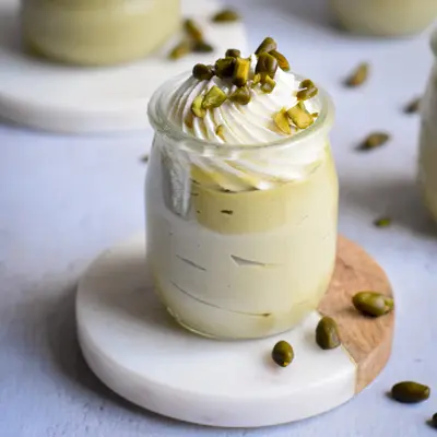 Part de Kremi za dessert za pistachio (mtindo wa danette)