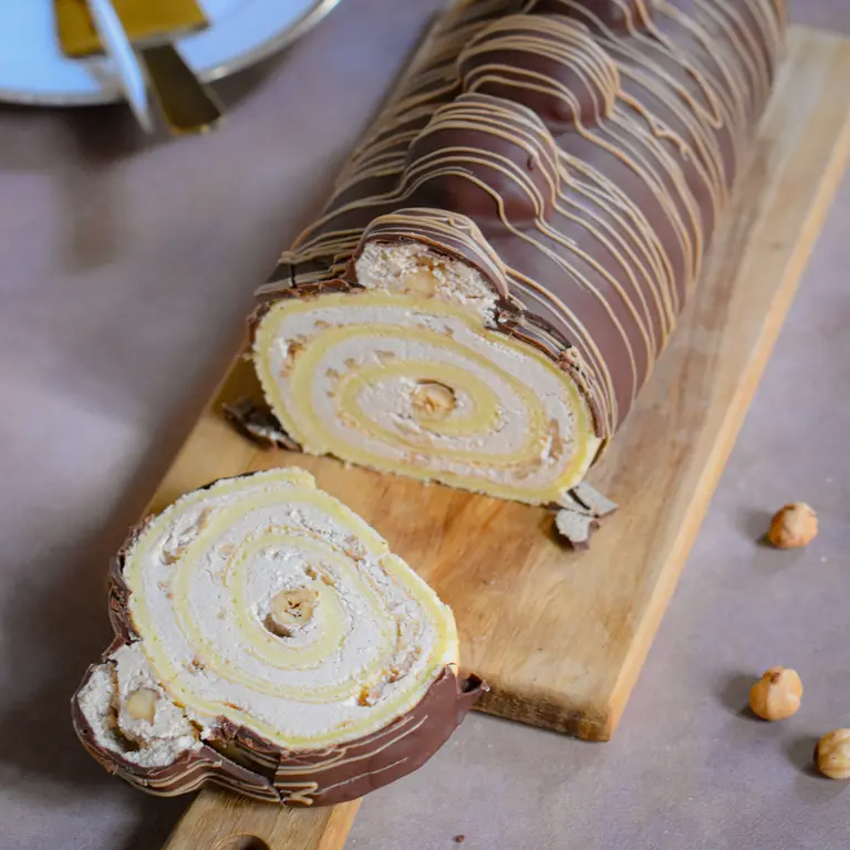 Part de Kinder Bueno-style rolled log
