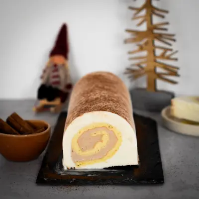 Part de Iced Yule Log in the Style of a Cinnamon Roll