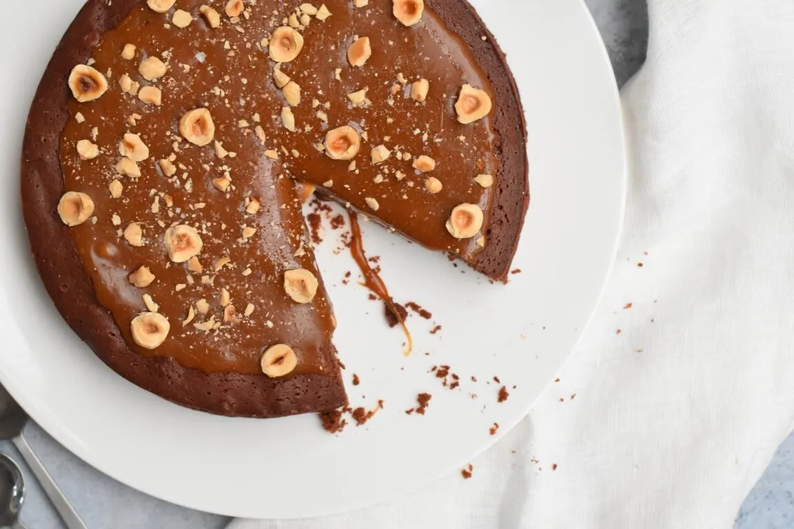 Brownie caramel, fleur de sel & noisette