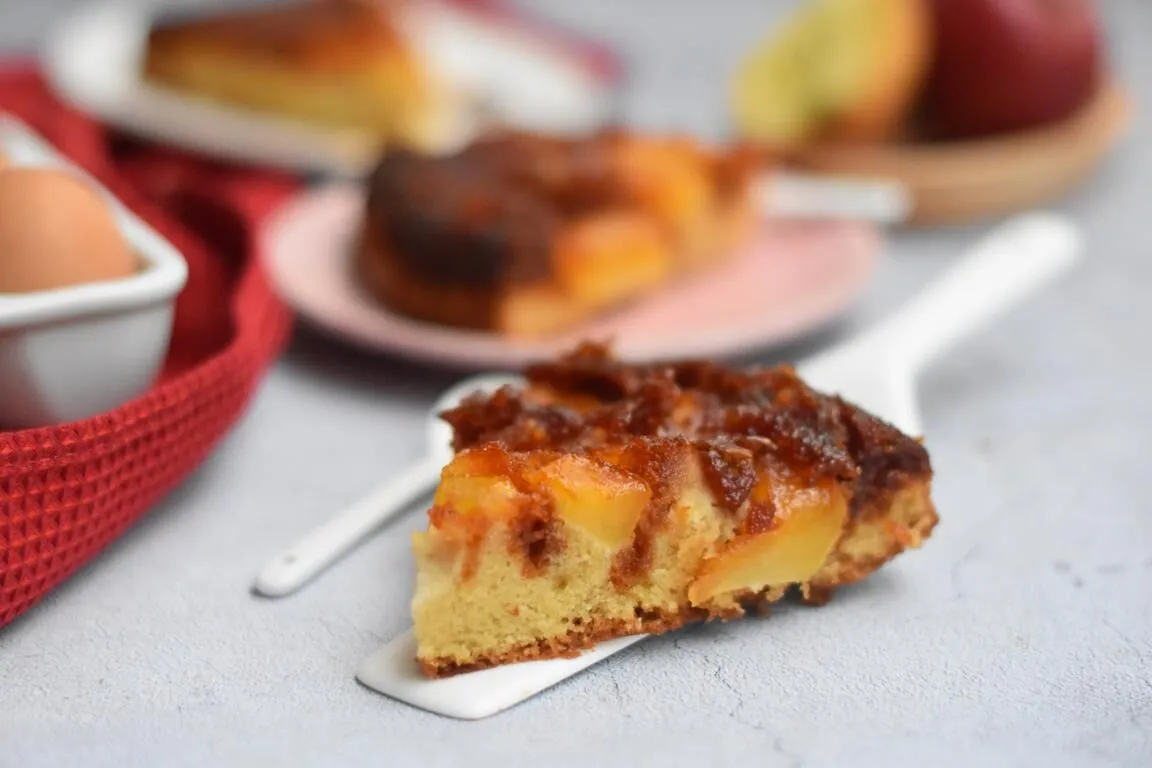 Gâteau caramélisé aux pommes