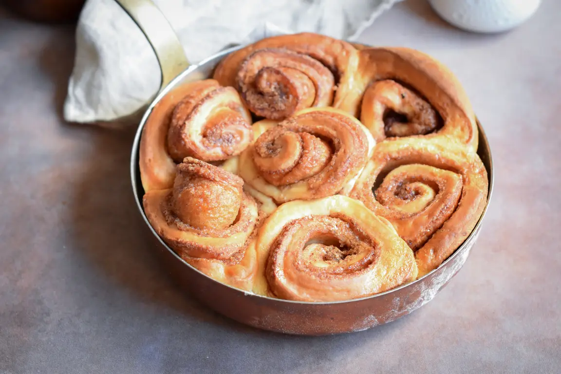 Cinnamon rolls (ou kanelbullar) au beurre noisette et sucre muscovado