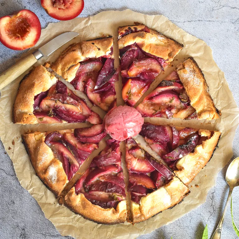 Part de Tarte rustique aux nectarines