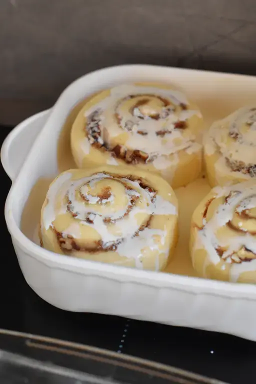 Cinnamon rolls pecan caramel 6
