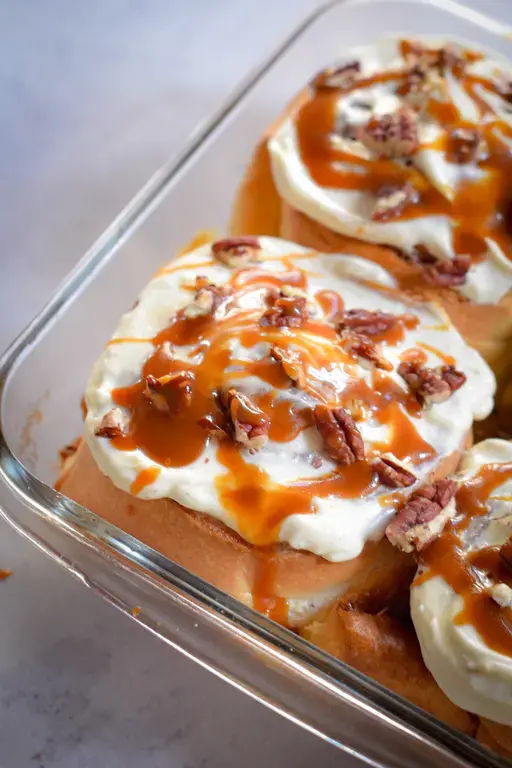 Cinnamon rolls pecan caramel 9