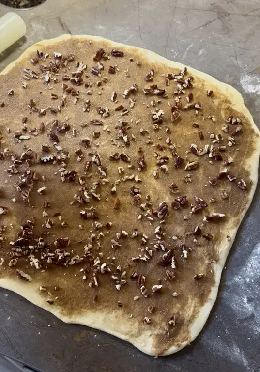Cinnamon rolls pecan caramel 12