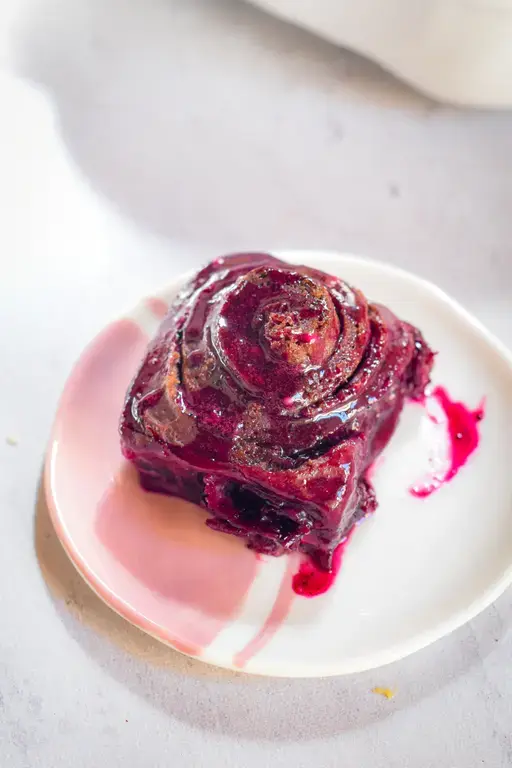 Blueberry cinammon rolls 15
