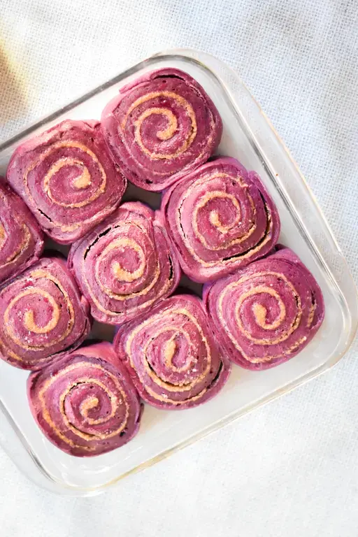 Blueberry cinammon rolls 10