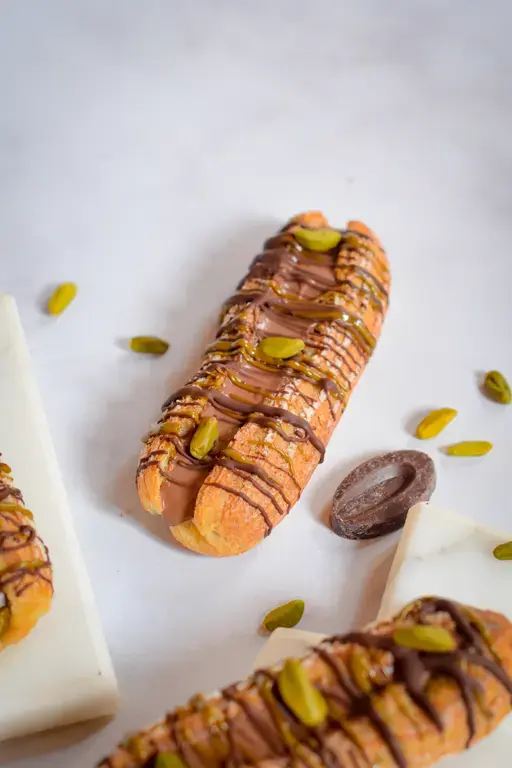 Eclairs chocolat pistache dubai 13