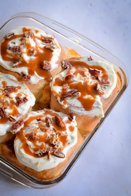 Cinnamon rolls pecan caramel 8