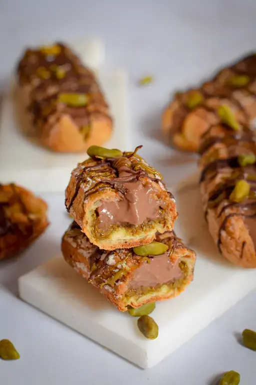 Eclairs chocolat pistache dubai 15