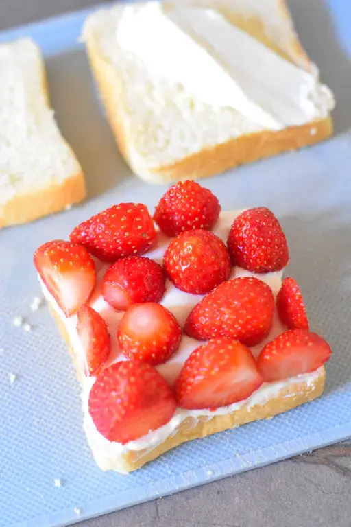 Club sandwich fraises chantilly 6
