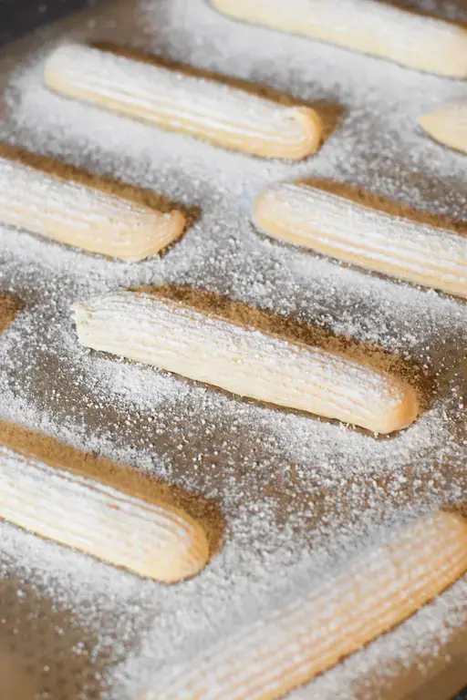Eclairs chocolat pistache dubai 5