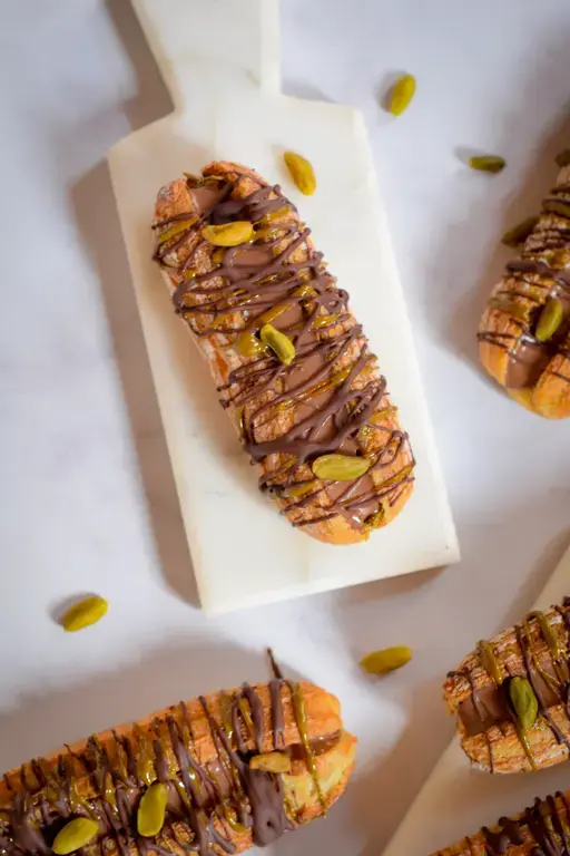Eclairs chocolat pistache dubai 12