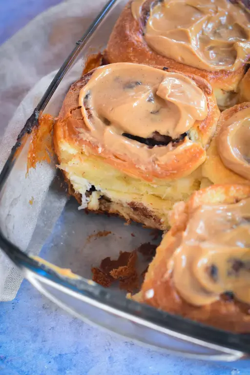 Cinnamon rolls cafe 14