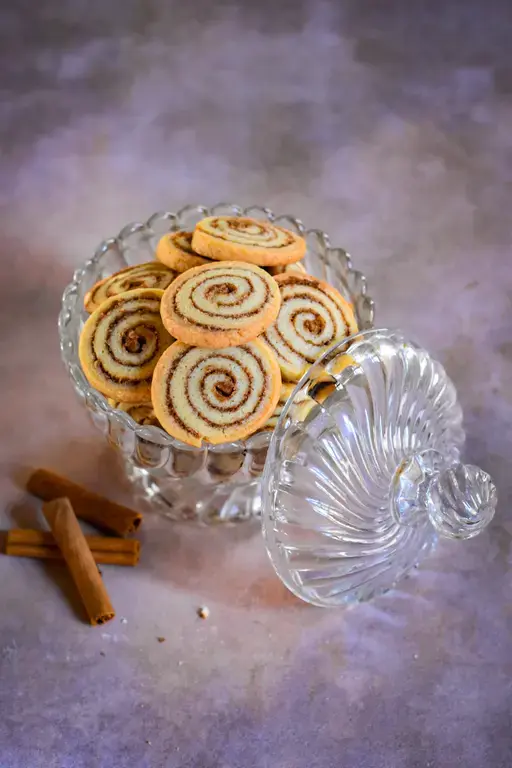 Biscuits cinnamon rolls 6