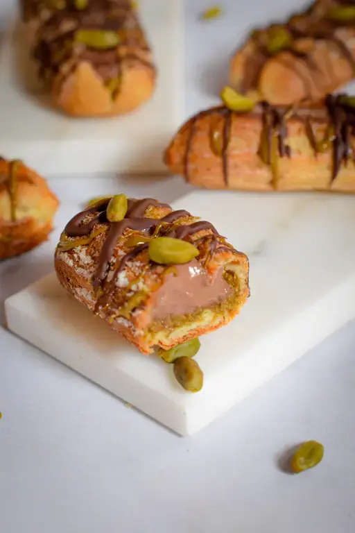 Eclairs chocolat pistache dubai 14