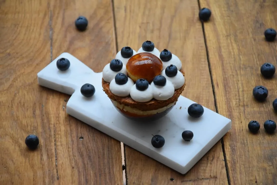 Saint honoré myrtille, orgeat & vanille (2ème du concours de revisite Fou de Pâtisserie)