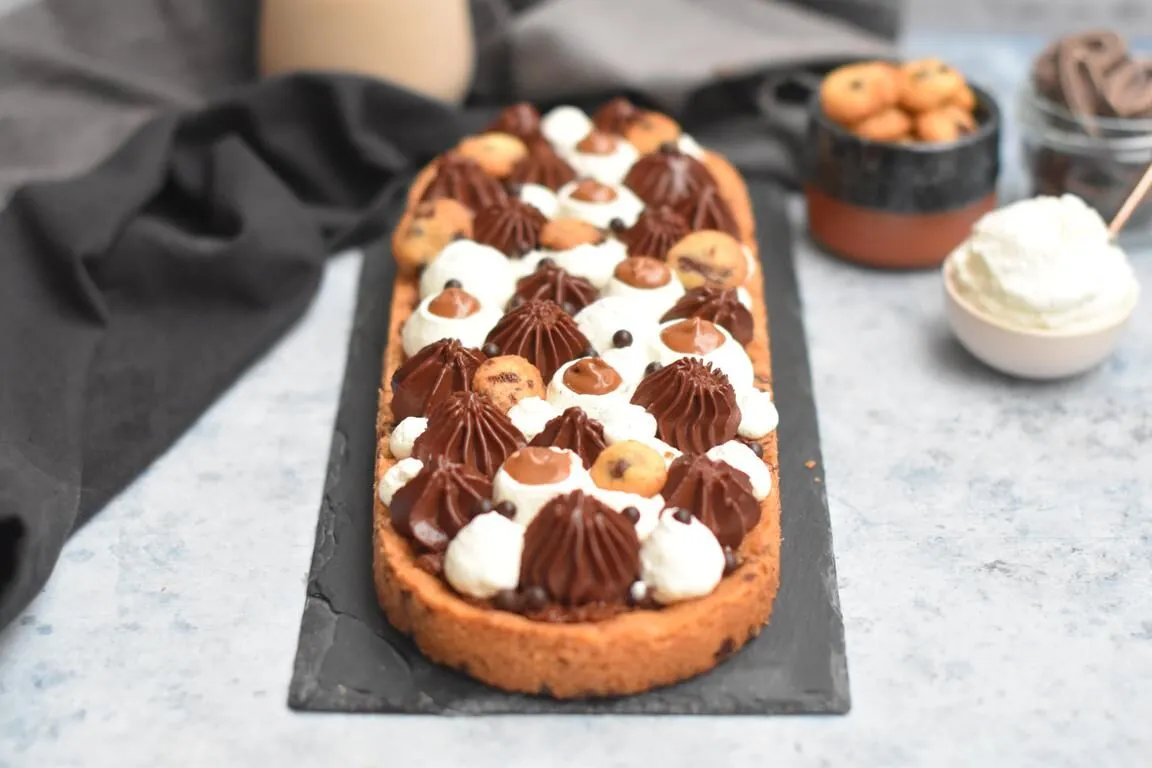 Cookie, chocolate & vanilla tart